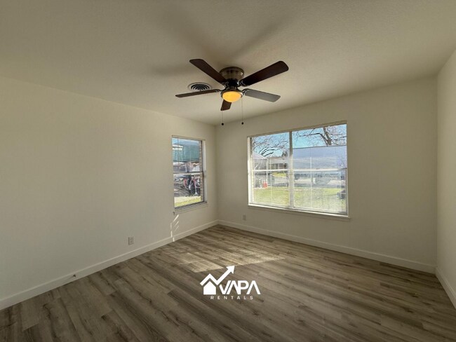 Building Photo - 4419 Tropical Dr