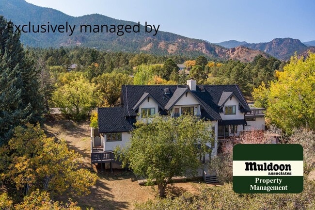 Building Photo - Beautiful 3 bedroom home with two car garage in Old Broadmoor