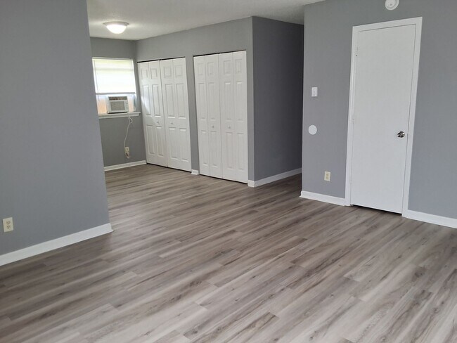 Building Photo - CHARMING 3 BED, 1 BATH HOUSE LOCATED IN ELIZABETHTOWN, KY