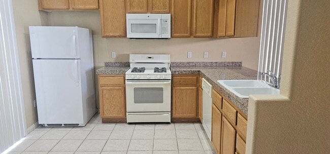 Building Photo - 3 Bedroom Home available to rent