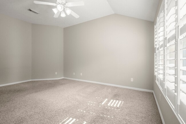 Building Photo - 14707 Oaks Crossing Ln