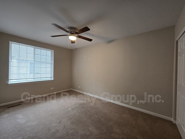 Building Photo - 250 W Whispering Oaks Ln
