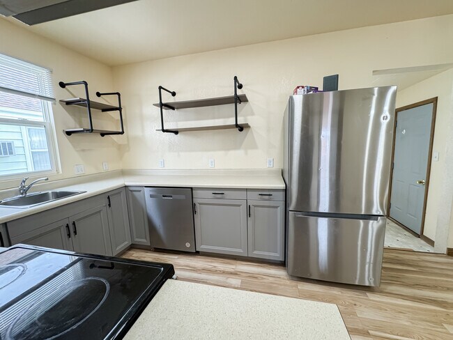 Building Photo - Rustic Farmhouse