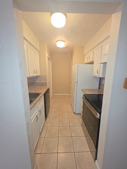 kitchen - 1205 Anne Ave