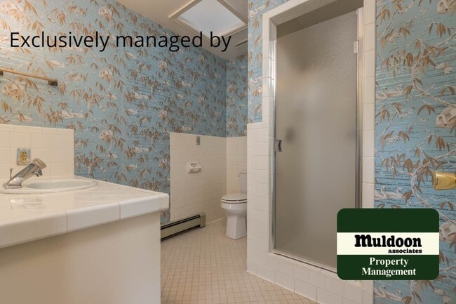 Building Photo - Beautiful 3 bedroom home with two car garage in Old Broadmoor