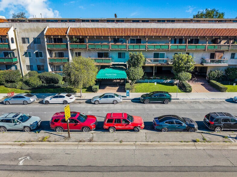 Building Photo - 5460 White Oak Ave