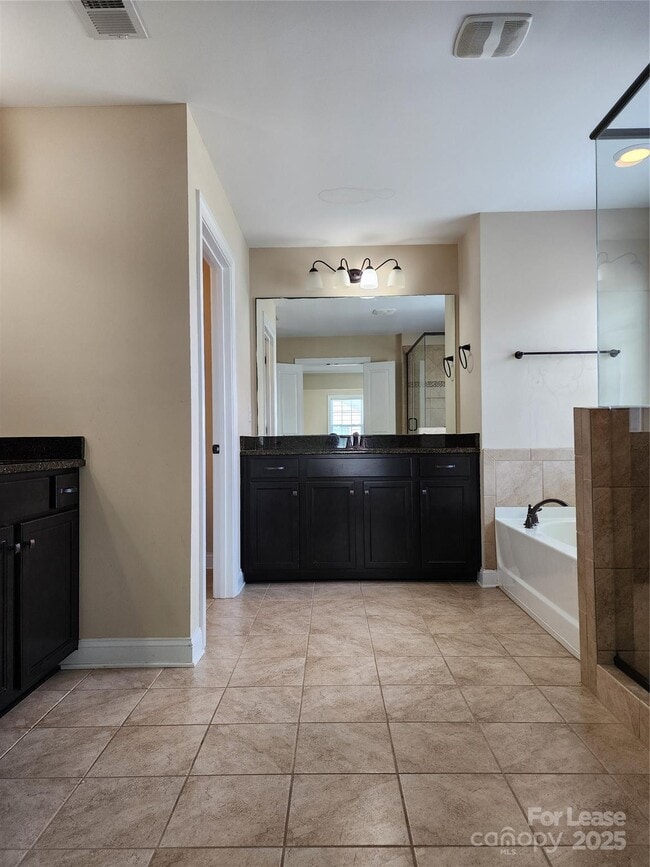 Building Photo - 1425 Skygrove Pl NW