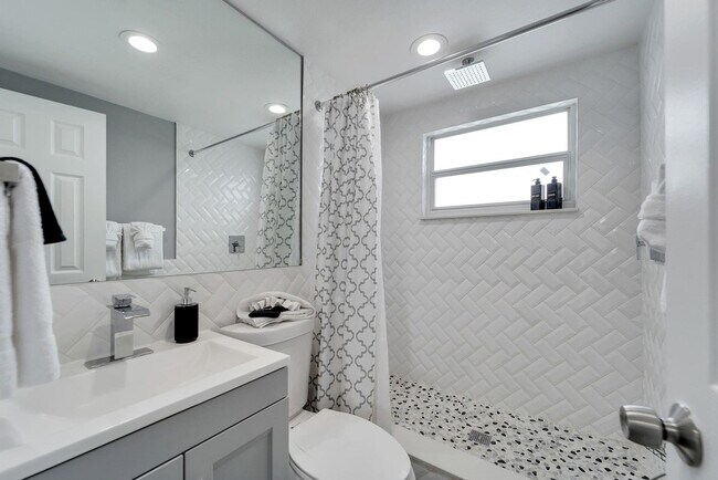 Building Photo - 8820 Rocky Creek Dr