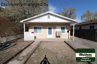 Building Photo - Adorably Redone Home - Pet Friendly!