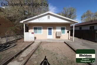 Building Photo - Adorably Redone Home - Pet Friendly!