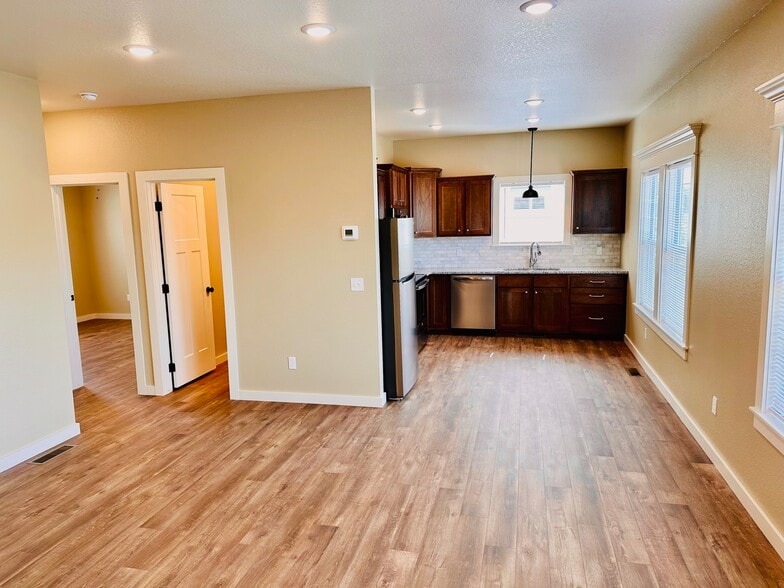 Building Photo - 224 Silverleaf Ln