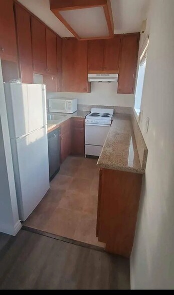 Building Photo - 3645 Country Oaks Loop