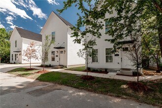 Building Photo - 810 S Wood Ave
