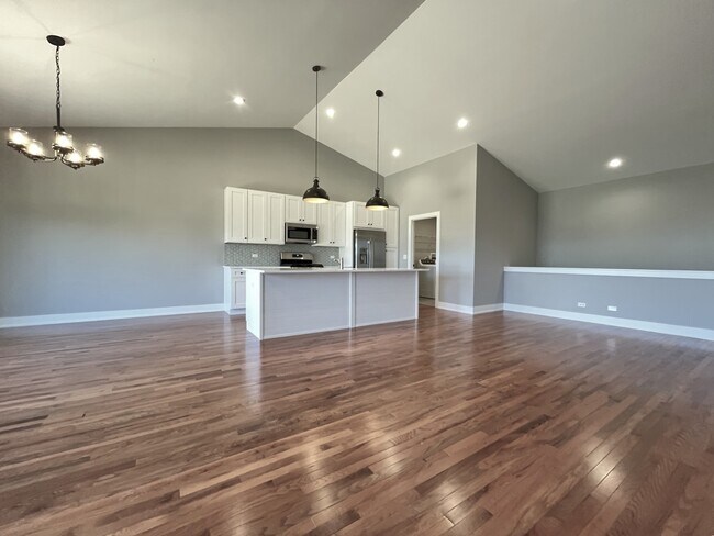 Building Photo - 970 Meadow Ln