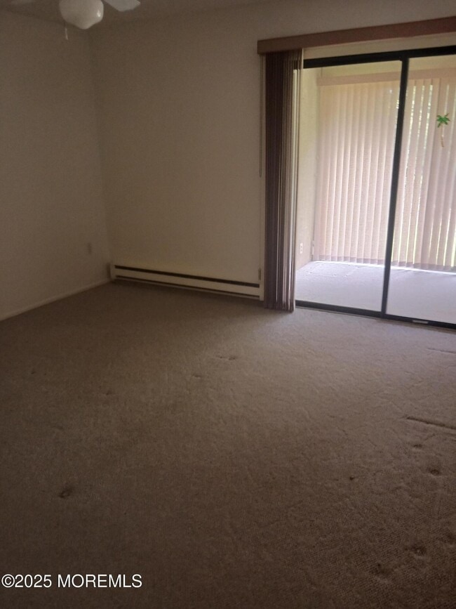Building Photo - 176 Amberly Dr