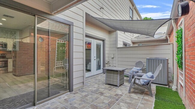 Building Photo - 2608 Bering Dr