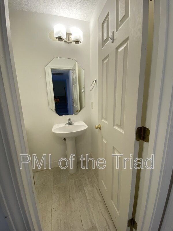 Building Photo - 202 Kinnley Ct