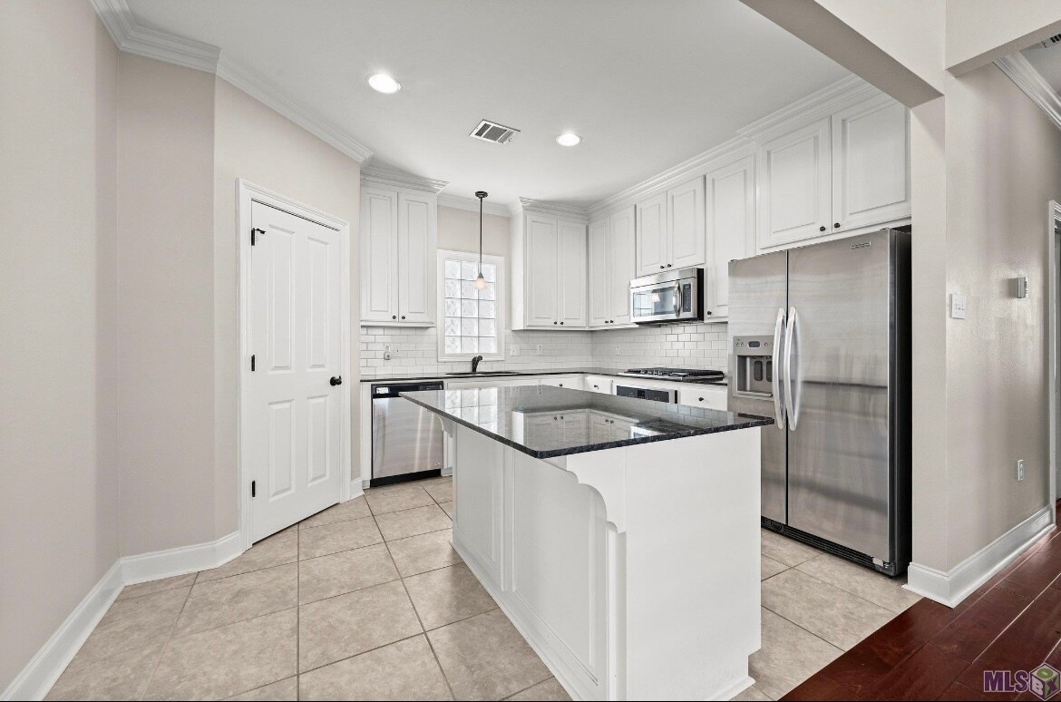 Building Photo - 3130 Hudson Park Dr