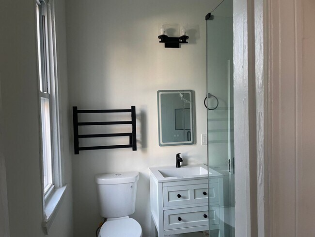 Building Photo - Newly Remodeled 1-Bedroom plus Den/Office Near JHU
