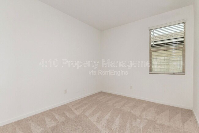 Building Photo - 35395 W Catalan St