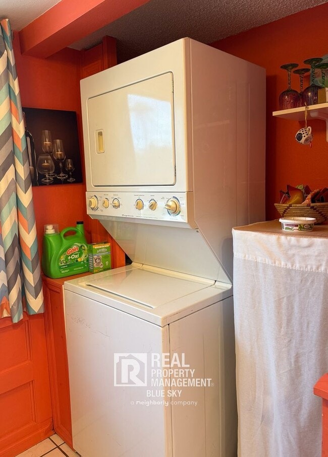 Building Photo - 9639 Greenskeeper Dr