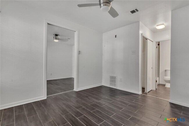 Building Photo - 1624 Aquarena Springs Dr