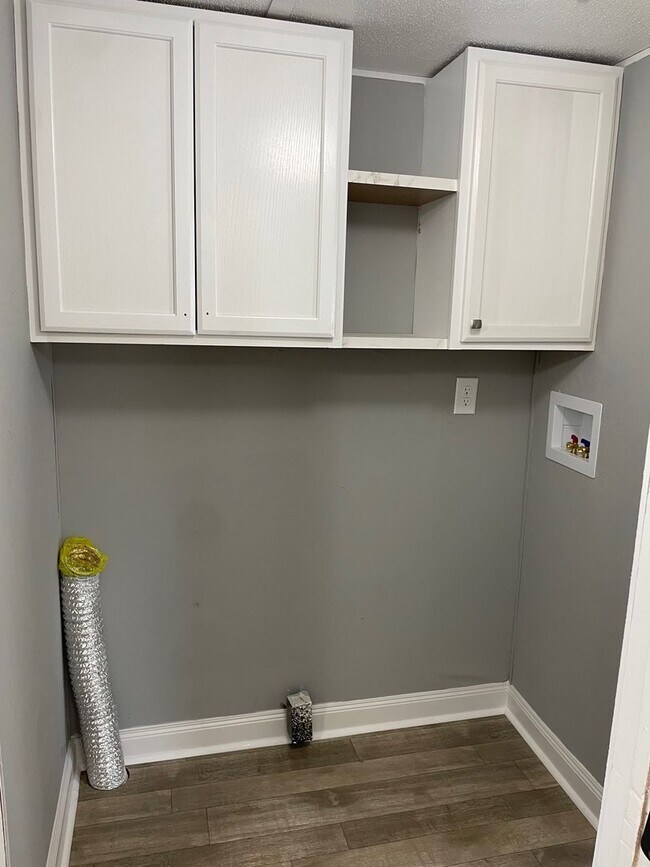 Building Photo - 116 Whisper Ln