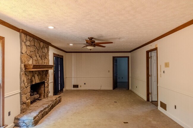 Building Photo - 2858 Livsey Dr