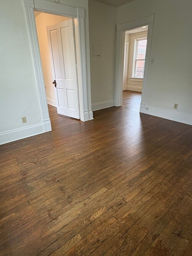 Building Photo - One Bedroom Apartment on the Northside