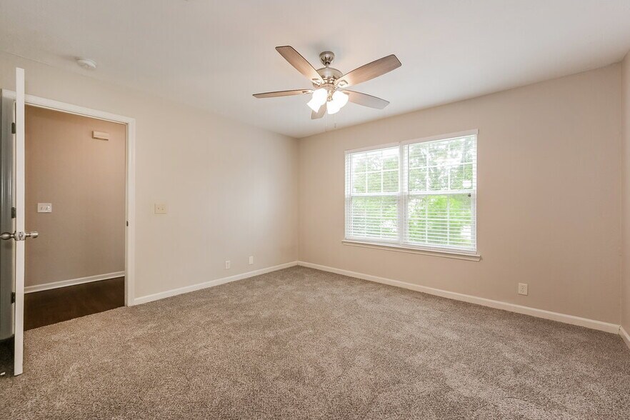 Building Photo - 1413 Chesterbrook Ct