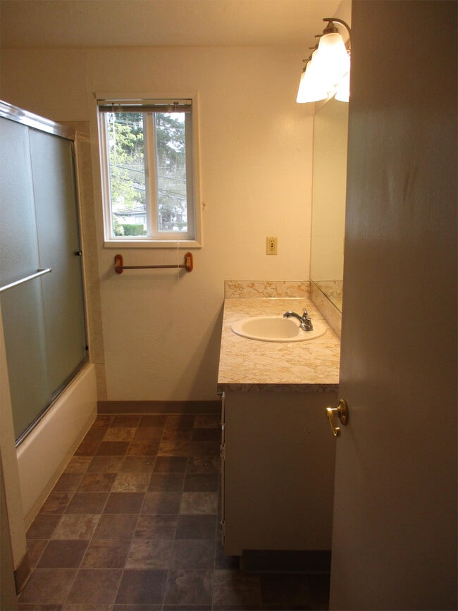 Building Photo - 4279 River Rd