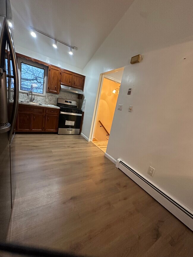 Building Photo - 163 Latham Rd