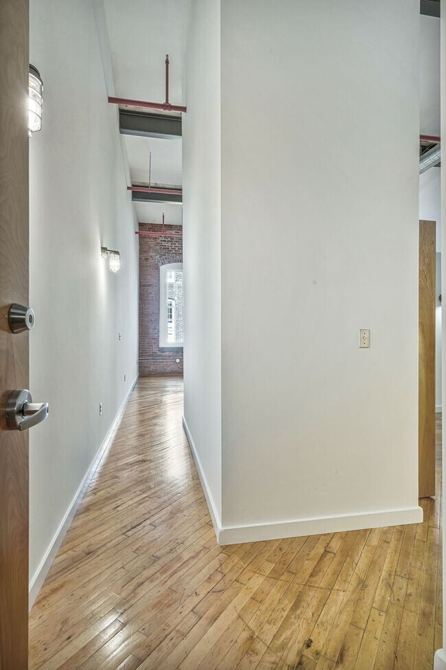 Building Photo - 1350 Rosa L Parks Blvd