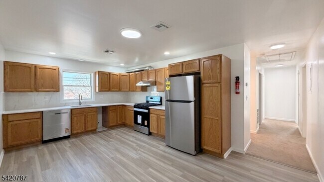 Building Photo - 360 Broad St