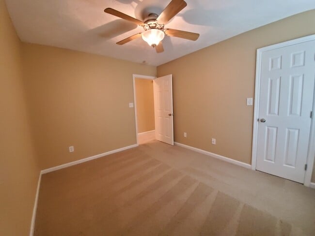 Building Photo - 102 Kennedy Dr