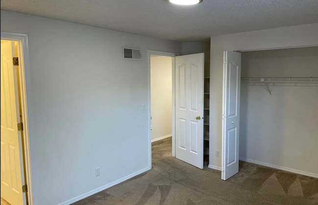 Building Photo - Private End-Unit Condo in Southeast Boise ...
