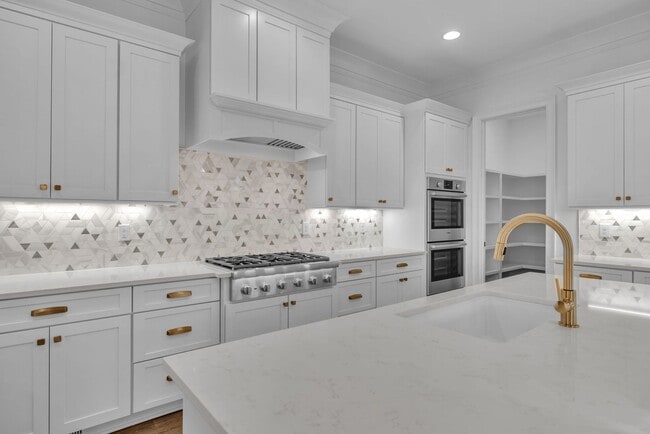 Building Photo - Luxury living in this brand new home - Franklin, TN