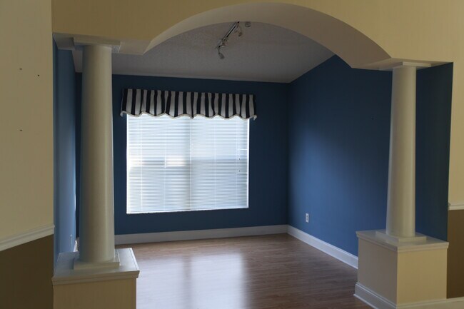 Building Photo - 2712 Stone Oak Dr
