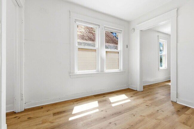 Building Photo - 2935 E 121st St