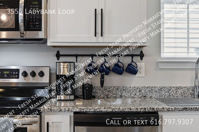 Building Photo - 3555 Ladybank Loop