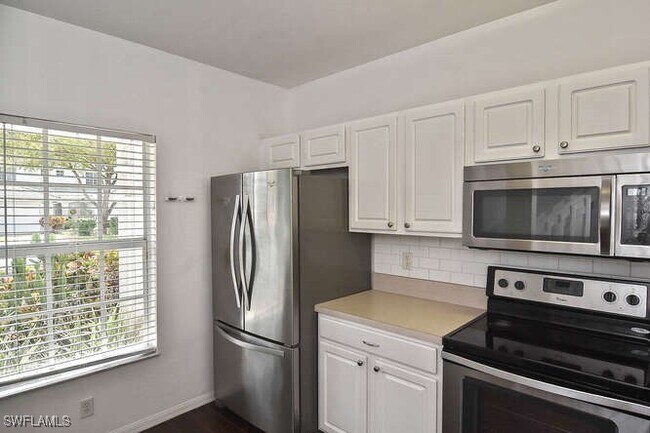 Building Photo - 10100 Poppy Hill Dr