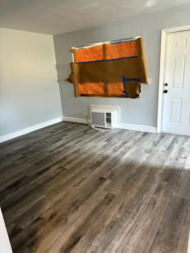 Building Photo - 1564 W 28th St