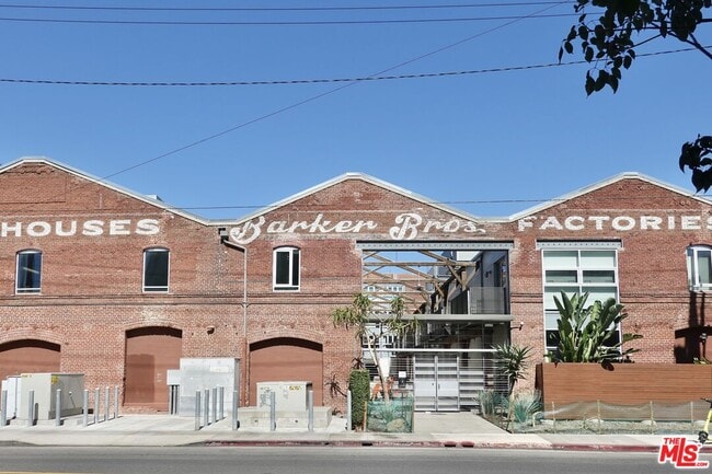 Primary Photo - 527 Molino St