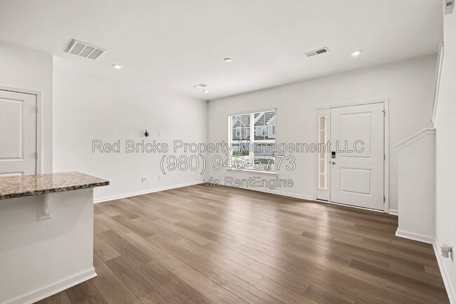 Building Photo - 13027 Rover St