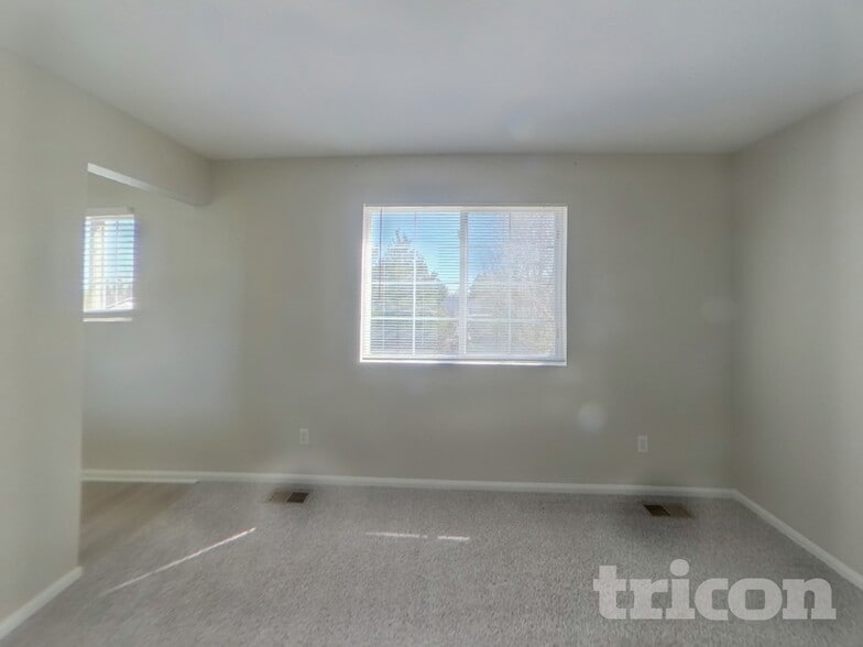 Building Photo - 308 N 46th Ave