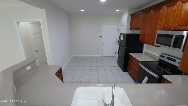 Building Photo - 11073 Castlemain Cir E