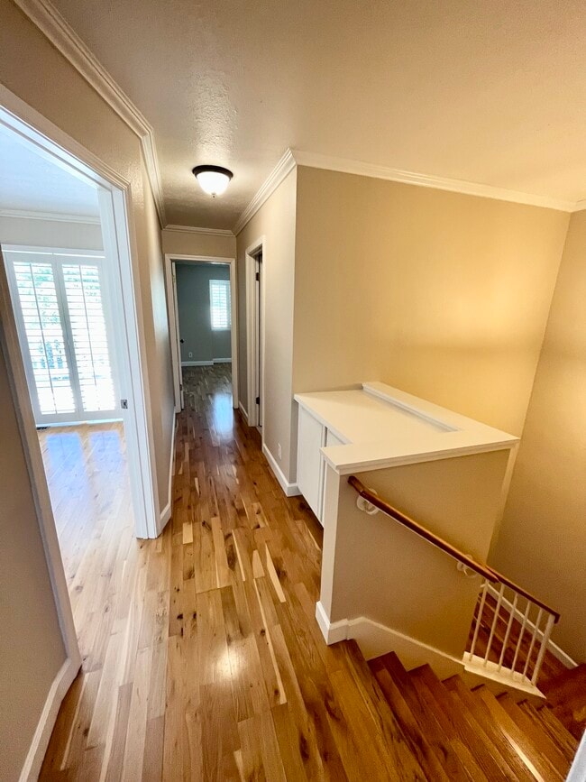 Building Photo - 185 Easy St