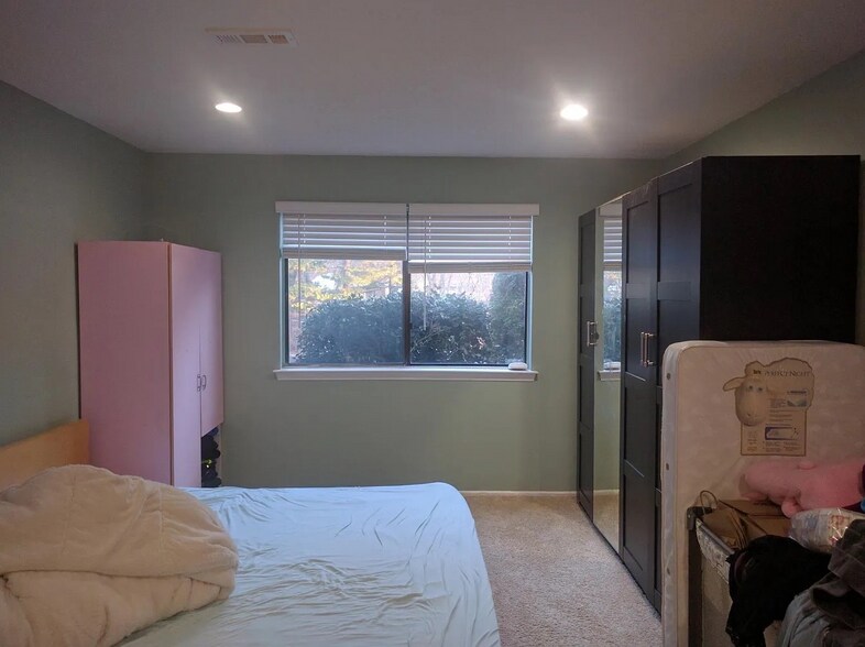 Building Photo - 1201 Edison Glen Terrace