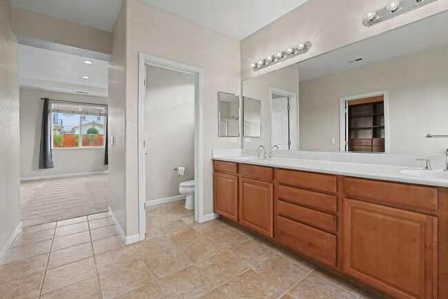 Building Photo - 4865 Peninsula Point Dr