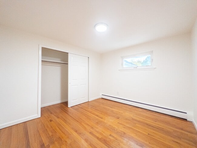 Bedroom | Madison Ave Apts - Madison Ave Apartments
